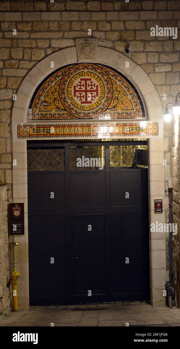 Tür zum Kloster des Heiligen Erlösers am neuen Tor in der Altstadt von Jerusalem. Stockfoto