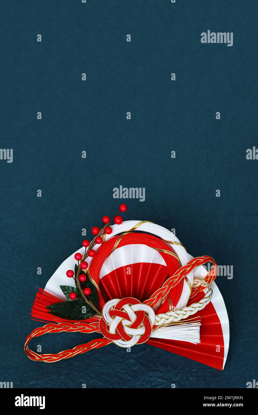 Stilleben der japanischen Neujahrsdekoration als Material für Neujahrskarten Stockfoto