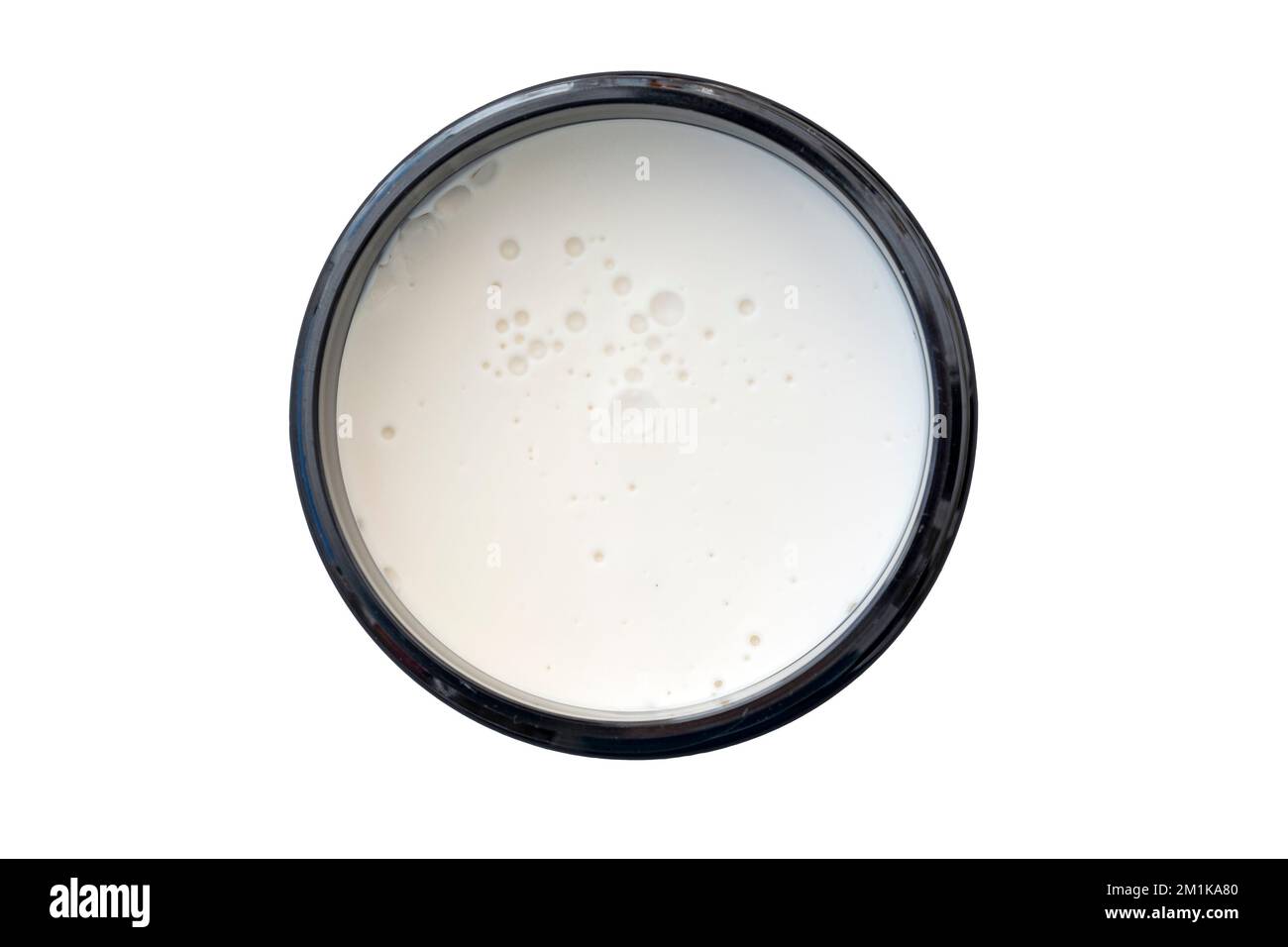 Kosmetische Creme, Wachs, Mousse in rundem schwarzem Behälter isoliert auf weiß, Draufsicht Stockfoto