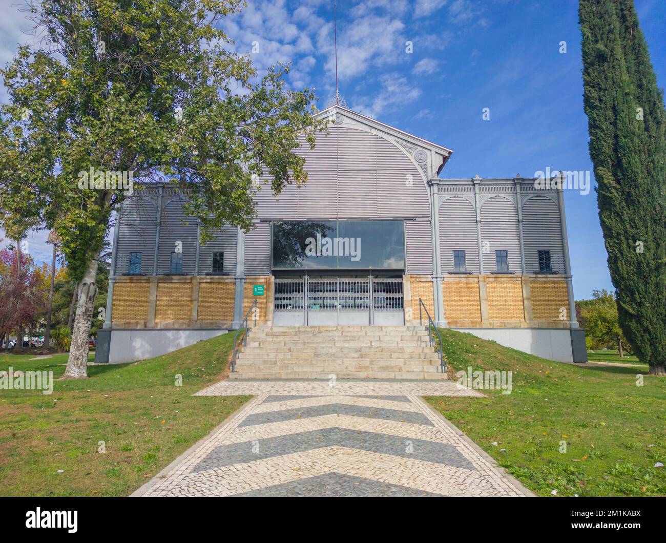 Metallbau der Universität Extremadura, Badajoz, Spanien. Ehemaliger Lebensmittelmarkt Badajoz aus dem 19.. Jahrhundert Stockfoto