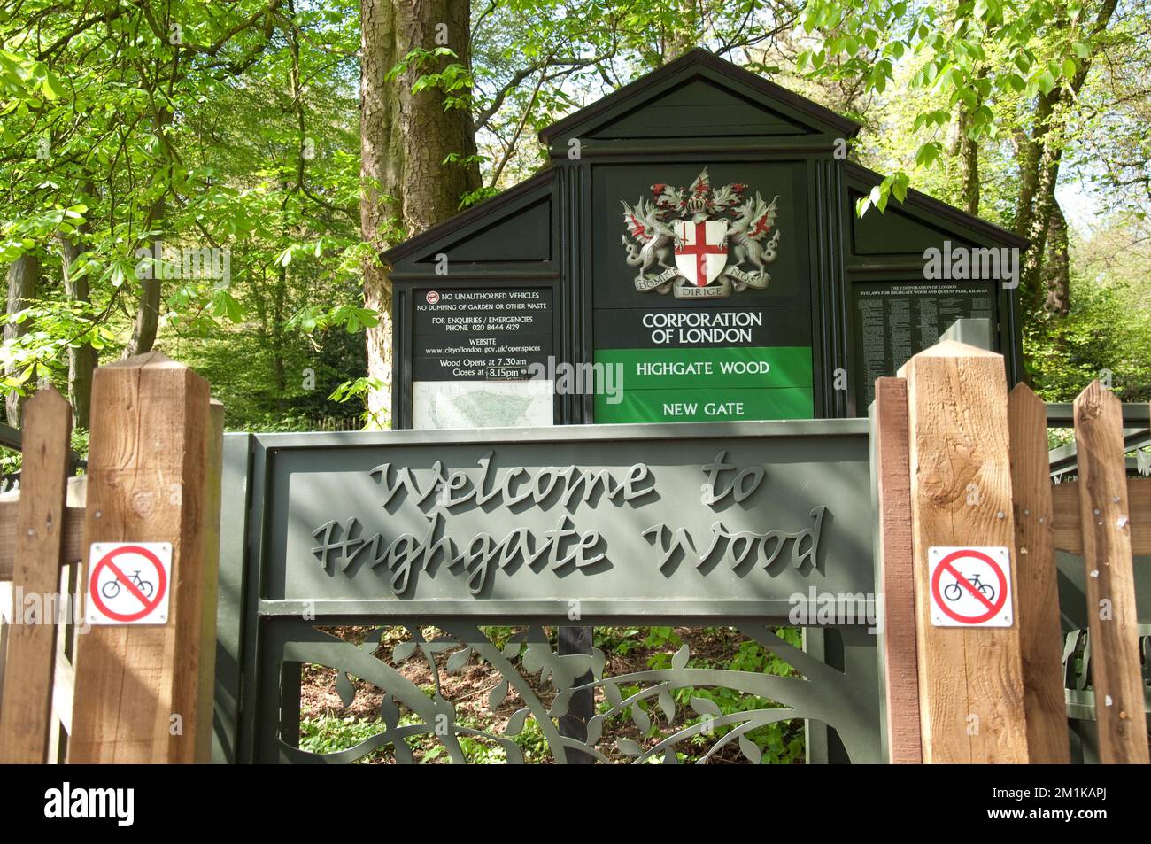 Eintritt zu Highgate Wood, Highgate, London, Großbritannien Stockfoto