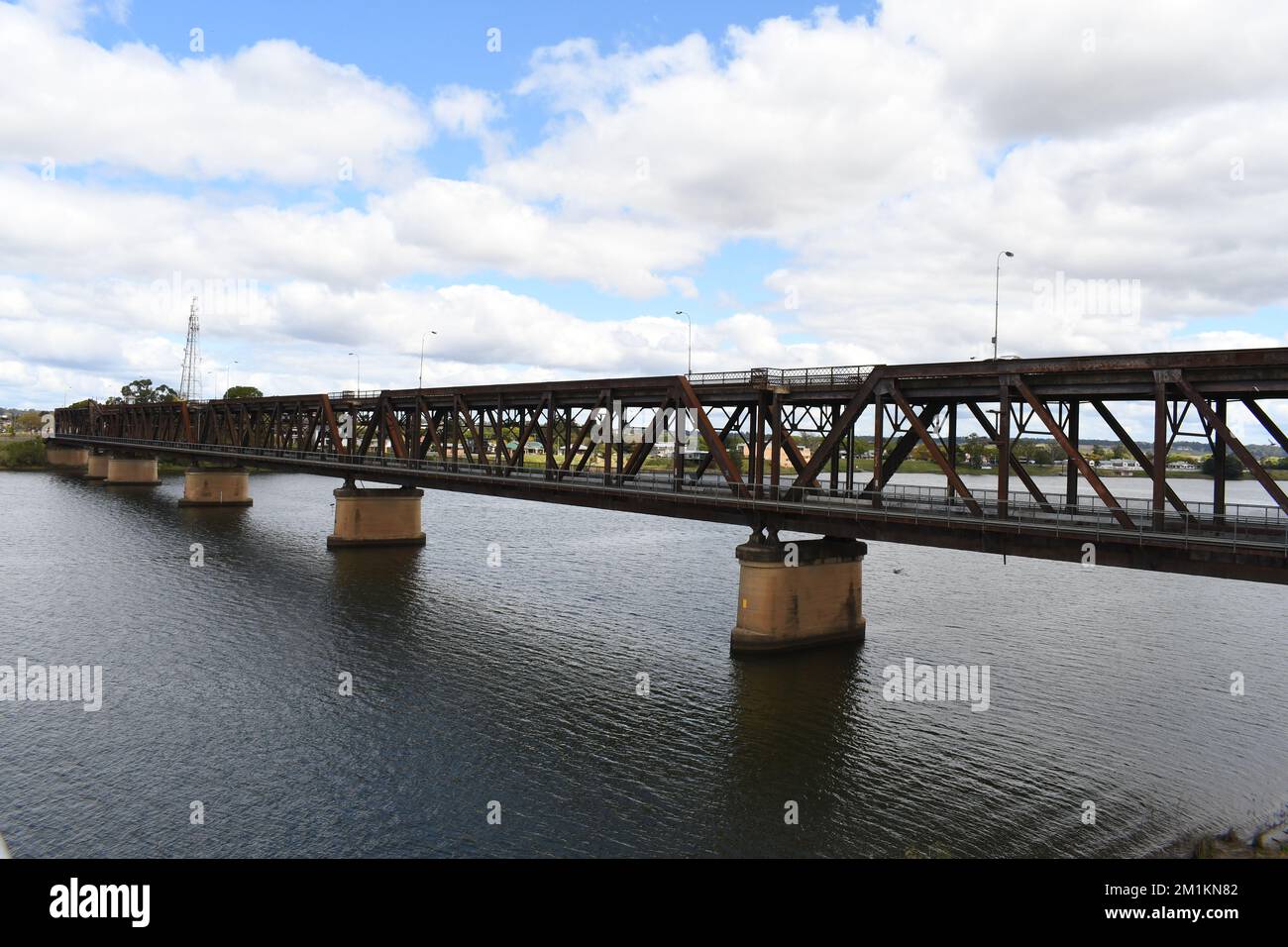 Alte Grafton Doppeldeckerbrücke, die zum Weltkulturerbe gehört, für verschiedene Zwecke, einschließlich Auto und Zug, die 1932 über dem Clarence River, NSW, erbaut wurden Stockfoto