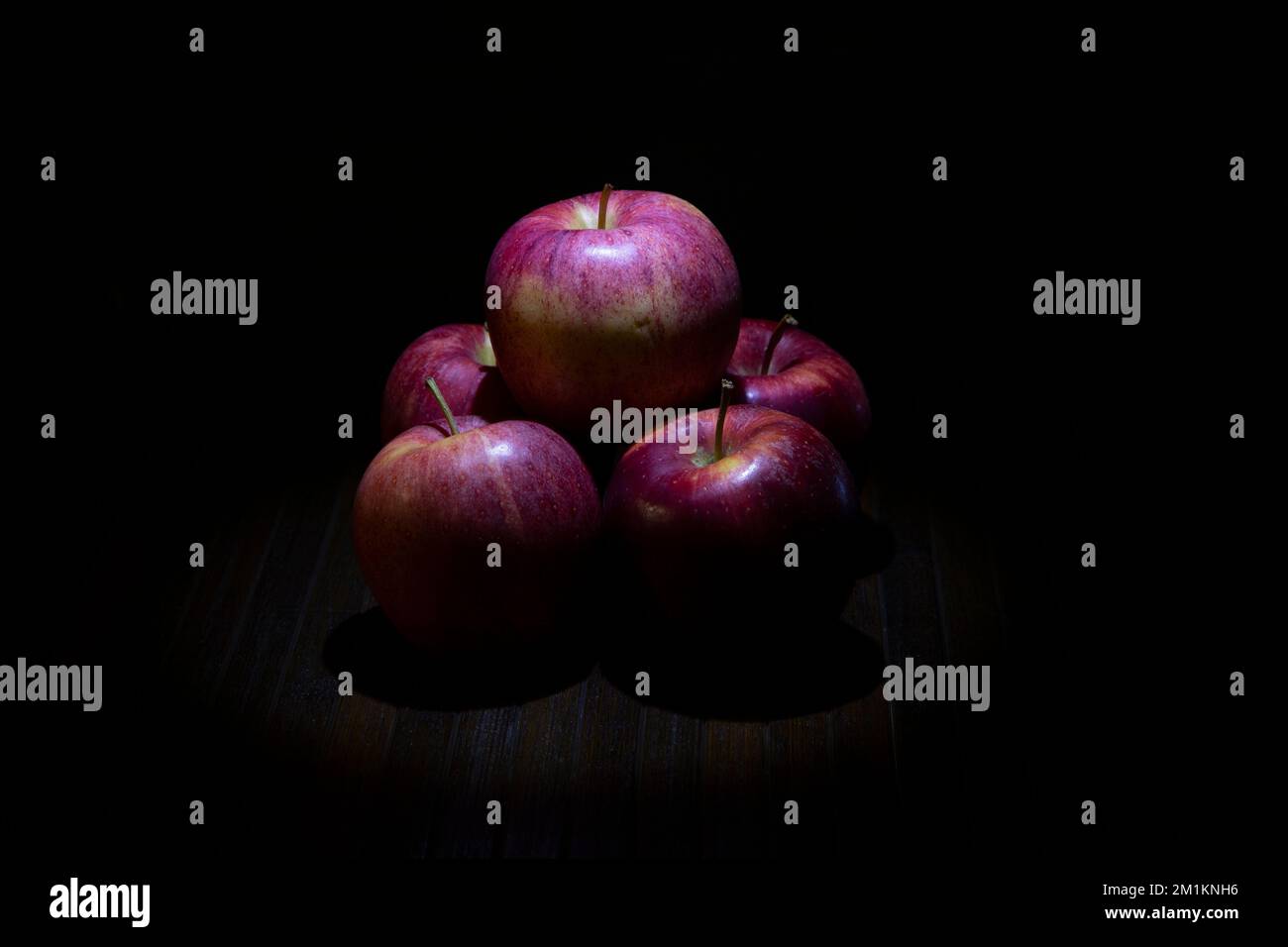 Äpfel, die im ökologischen Landbau erzeugt werden Stockfoto