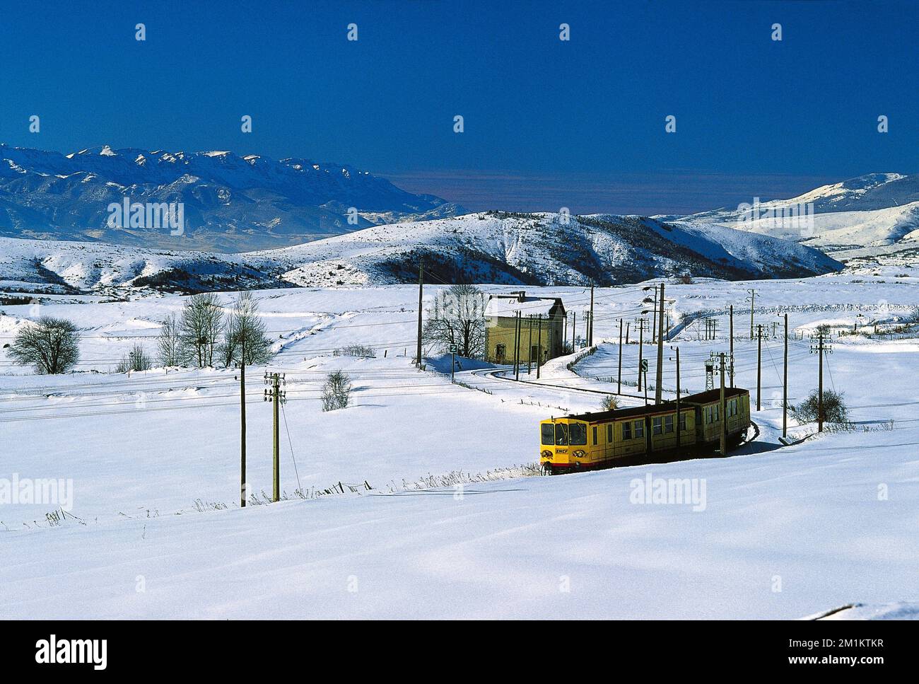 Frankreich. Pyrénées Orientales (66) Region Cerdagne. Petit Train Jaune (Villefranche-Latour de Carol) - La Perche Pass Stockfoto