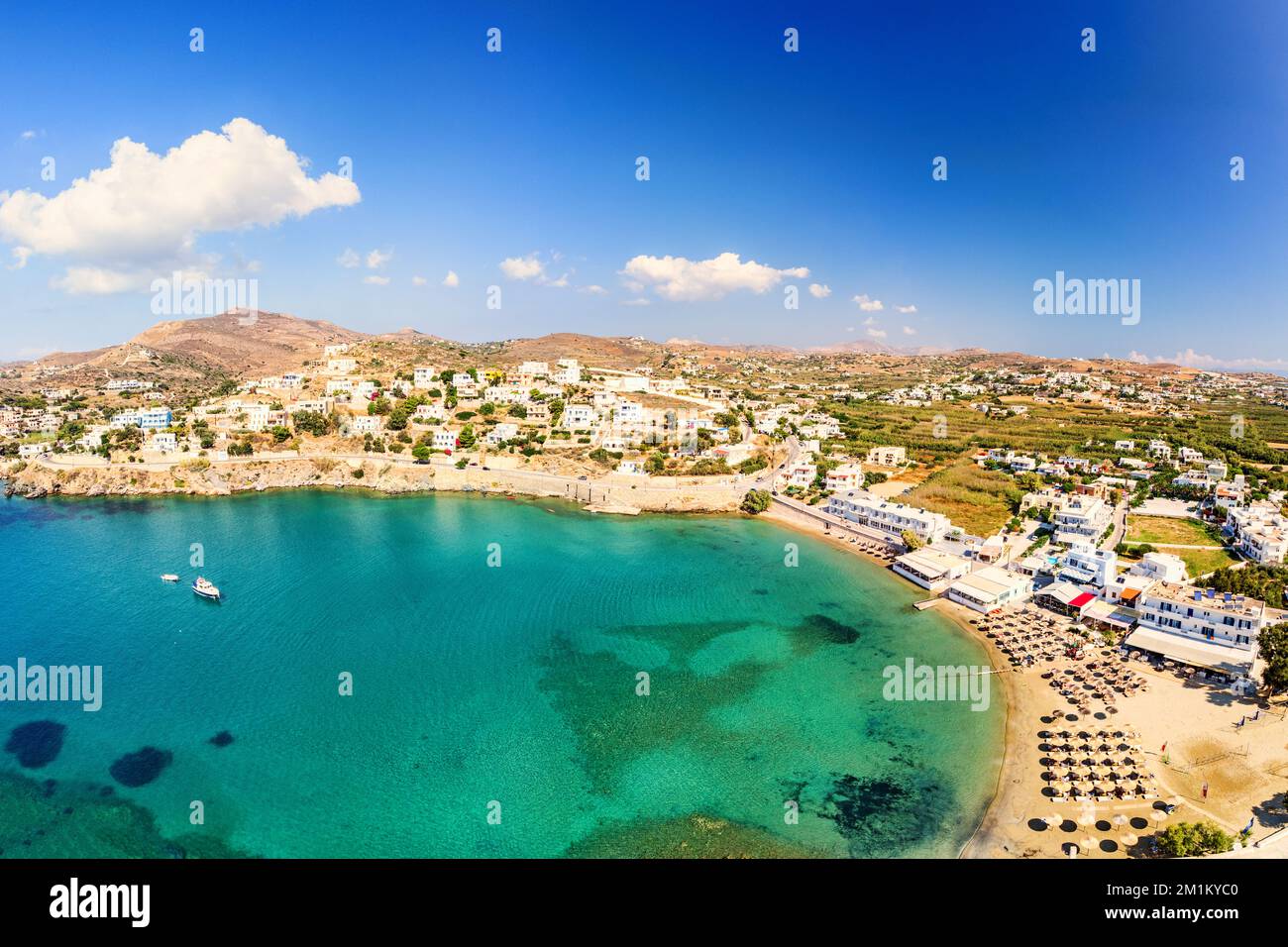 Der Sandstrand Vari auf der Insel Syros, Griechenland Stockfoto