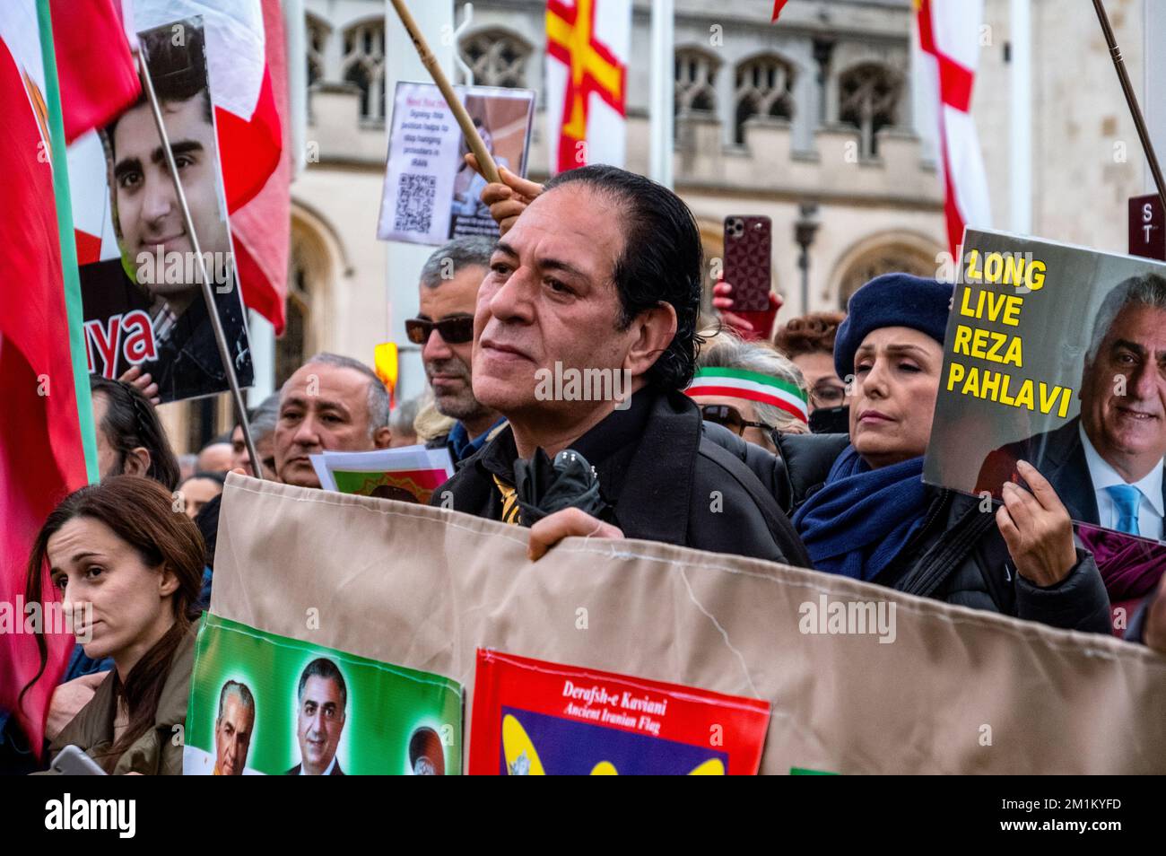 Iraner in London protestieren gegen die Islamische Republik im Iran und unterstützen den Aufstand der Frauenrevolution vom 19. November 2022. Stockfoto