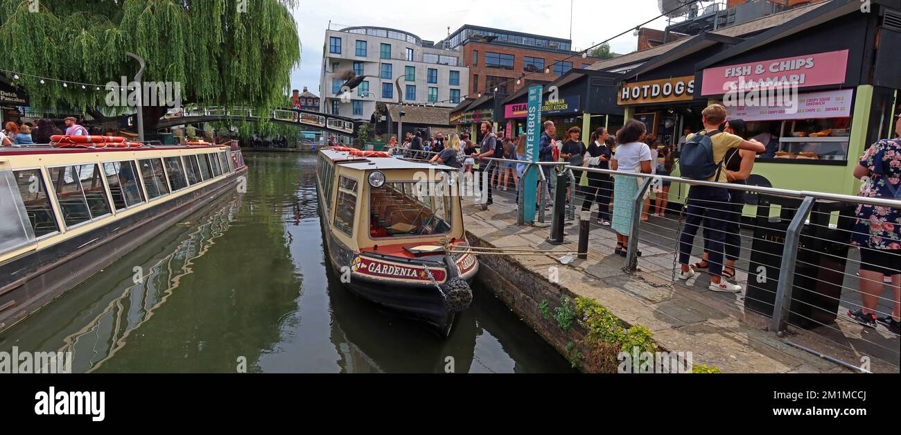 Essen & Boote, Camden Schleusen, Kanal, Boote und Markt, Lock Place, Camden, London, England, Großbritannien, NW1 8AF Stockfoto