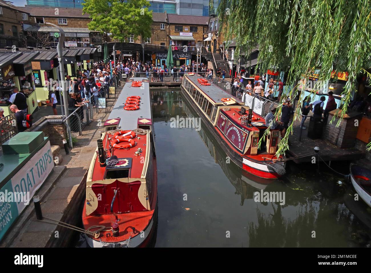 Bootsausflüge bei Camden Locks, Kanal, Boote und Markt, Lock Place, Camden, London, England, Großbritannien, NW1 8AF Stockfoto