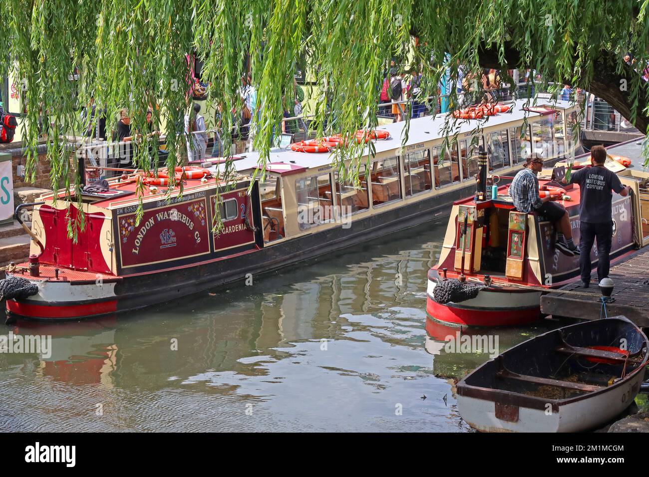 Milton Canal Barge, London Waterbus, Touristenboot, festgemacht in Camden Lock, North London, England, UK, NW1 8AF Stockfoto