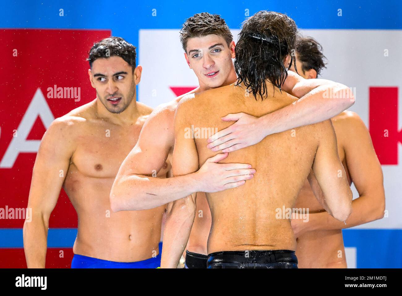 Melbourne, Australien. 13.. Dezember 2022. Paolo Conte Bonin (Italien), Leonardo Deplano (Italien), Alessandro Miressi (Italien), Thomas Ceccon aus Italien feiert nach dem Gewinn der Goldmedaille im 4x100 m langen Freestyle Relay Men Final mit einem neuen Weltrekord während der FINA Swimming Short Course World Championships im Melbourne Sports and Aquatic Centre in Melbourne, Australien, am 13.. Dezember 2022. Foto Giorgio Scala/Deepbluemedia/Insidefoto Credit: Insidefoto di andrea staccioli/Alamy Live News Stockfoto