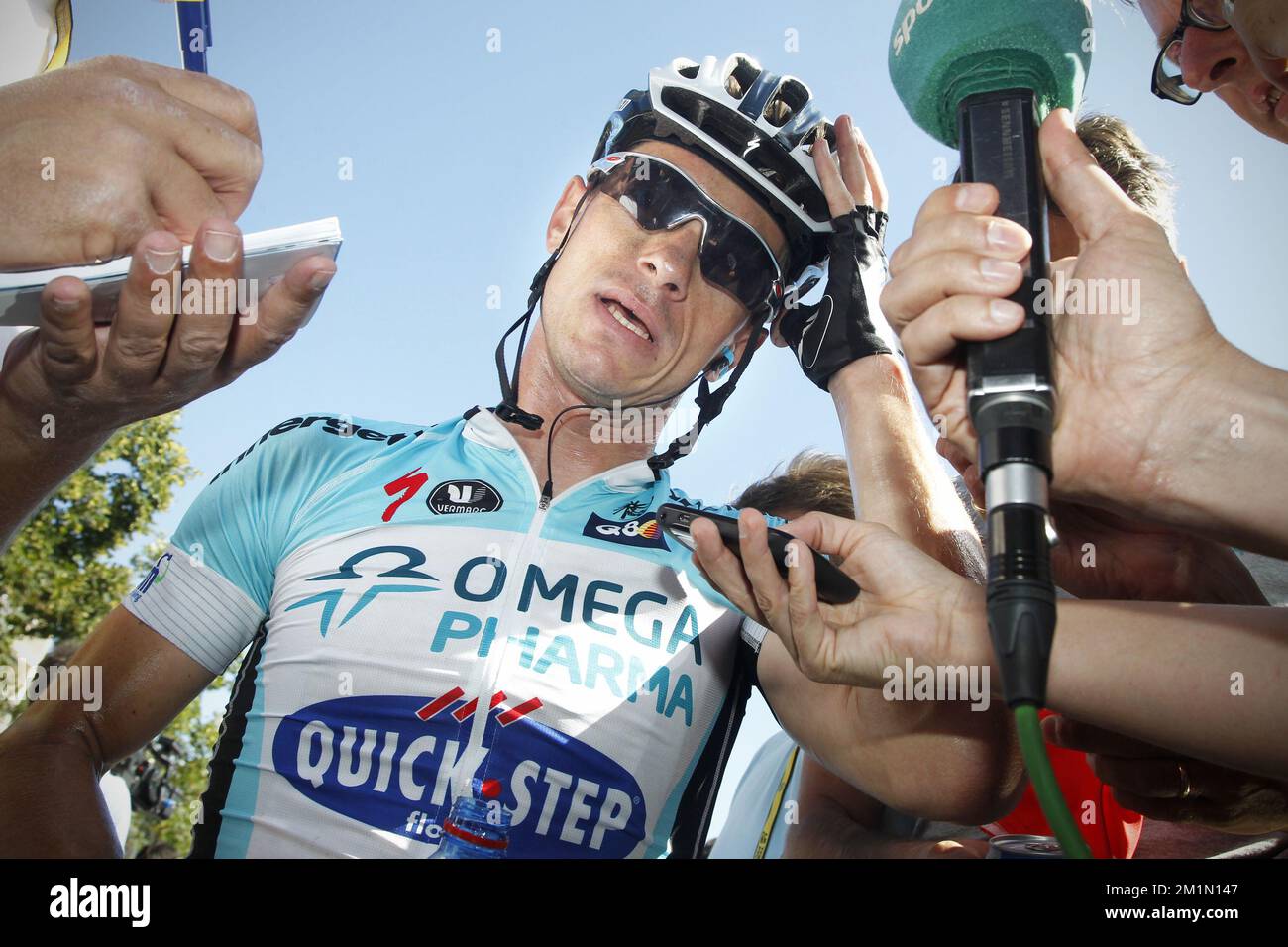 20120711 - BELLEGARDE-SUR-VALSERINE, FRANKREICH: Belgisch dries Devenys von Omega Pharma-Quick Step Gespräche mit der Presse nach der zehnten Etappe des Radrennen Tour de France 99., 194,5 km von Macon bis Bellegarde-sur-Valserine, Frankreich, Mittwoch, 11. Juli 2012. BELGA FOTO KRISTOF VAN ACCOM Stockfoto