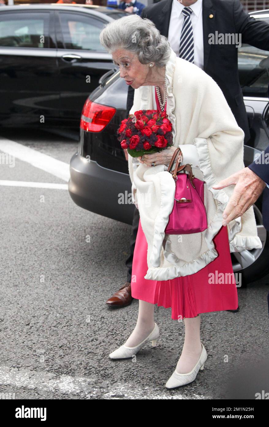 20120720 Uhr - BRÜSSEL, BELGIEN: Königin Fabiola von Belgien kommt zu einem Besuch der Königsfamilie zum Konzert "Prelude to the National Day" (Prelude a la Fete Nationale, Preludium tot de Nationale Feestdag) im Palais des Beaux Arts - Paleis voor Schone Kunsten, Brüssel, den 20. Juli 2012 Morgen feiert Belgien seinen Nationalfeiertag. BELGA PHOTO VIRGINIE LEFOUR Stockfoto