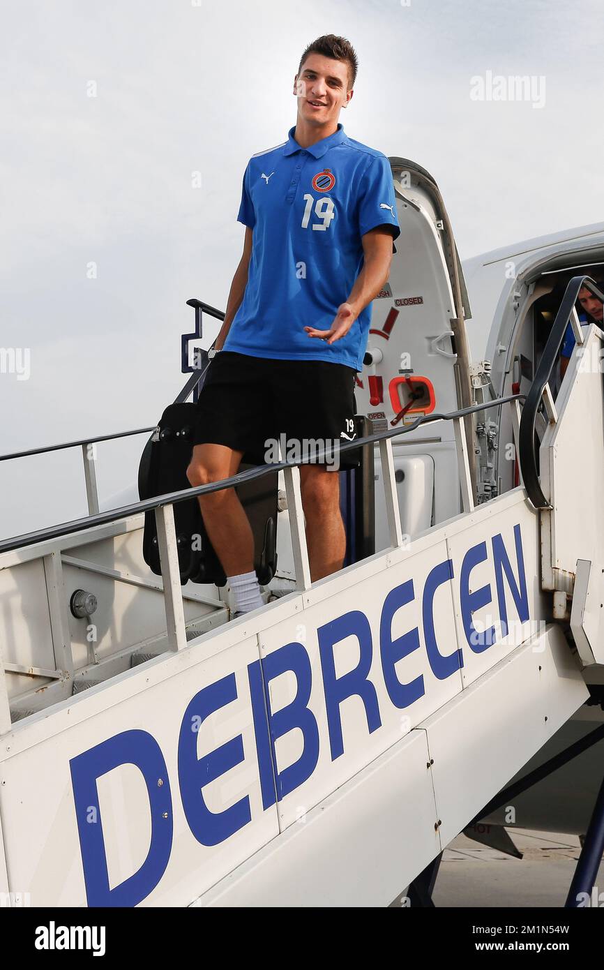 20120822 - DEBRECEN, UNGARN: Thomas Meunier des Clubs, gefilmt bei der Ankunft des belgischen Fußballteams Club Brugge KV in der ersten Liga am Flughafen in Debrecen, Ungarn, Mittwoch, den 22. August 2012. Morgen spielt Brügge die ungarische Mannschaft Debreceni VSC in den Playoffs der UEFA Europa League. BELGA FOTO BRUNO FAHY Stockfoto