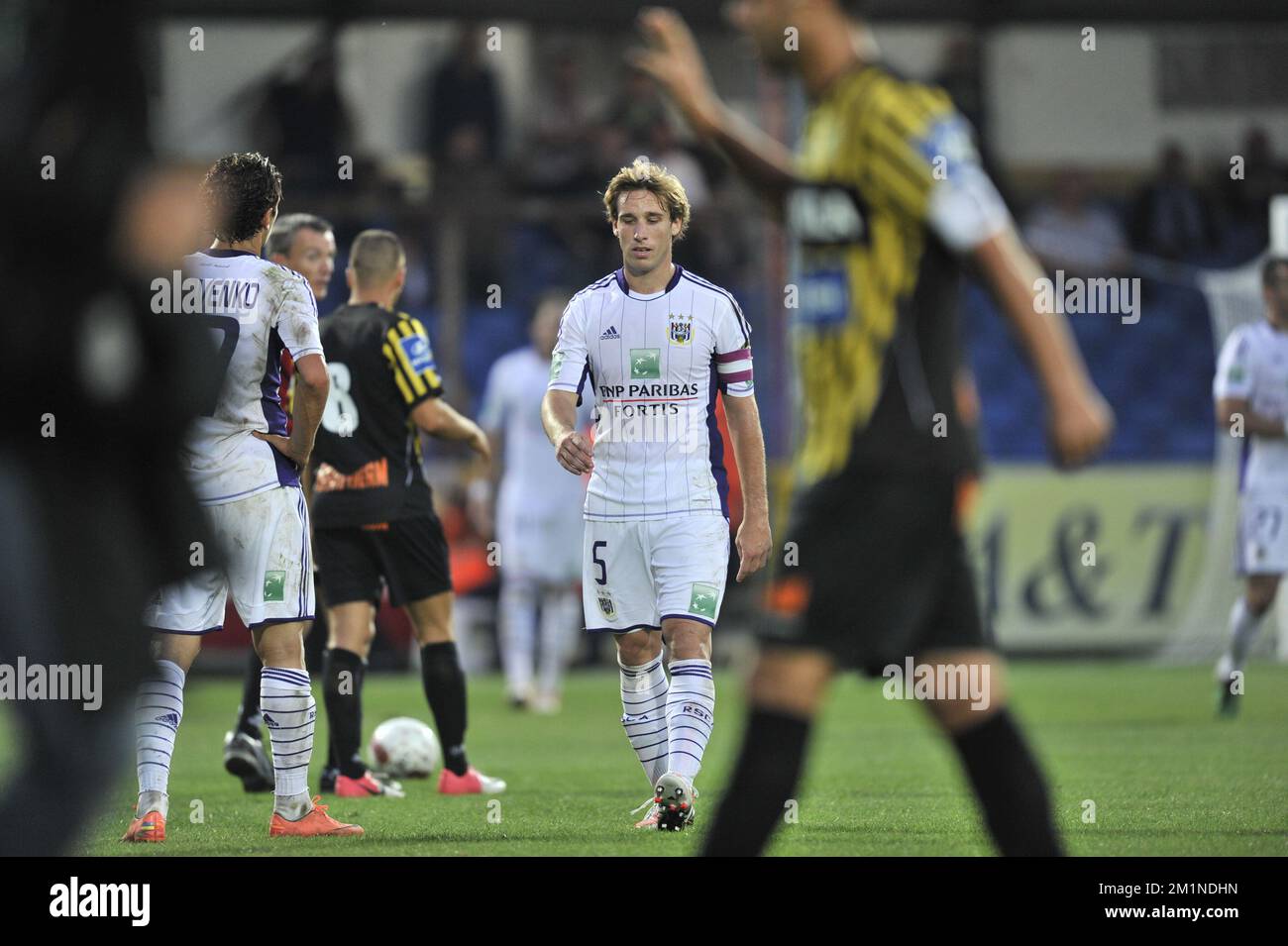 20120915 – LIER, BELGIEN: Anderlecht's Lucas Biglia reagiert während des Jupiler Pro League-Spiels zwischen Lierse und RSC Anderlecht in Lier, Samstag, den 15. September 2012, am 7.. Tag der belgischen Fußballmeisterschaft. BELGA FOTO JOHN THYS Stockfoto