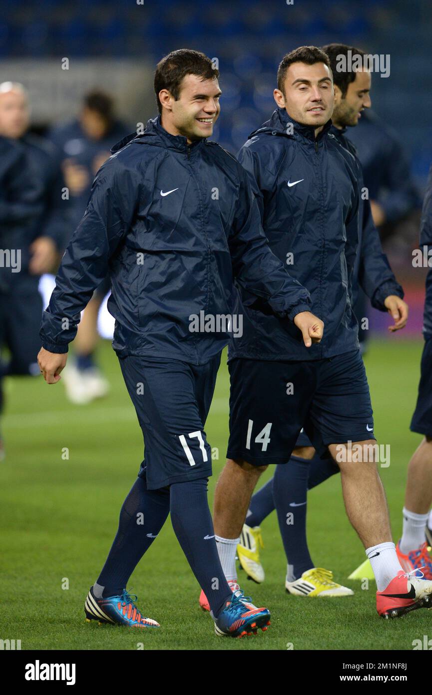 20120919 – GENK, BELGIEN: Nemanja Nikolic von Videoton und Nikola Mitrovic von Videoton, dargestellt während einer Schulung des ungarischen Teams der ersten Abteilung Videoton, in Genk, Mittwoch, den 19. September 2012. Morgen spielt die belgische Fußballmannschaft KRC Racing Genk die erste Etappe ihres ersten Spiels der Europa League gegen die ungarische Mannschaft Videoton. BELGA FOTO YORICK JANSENS Stockfoto