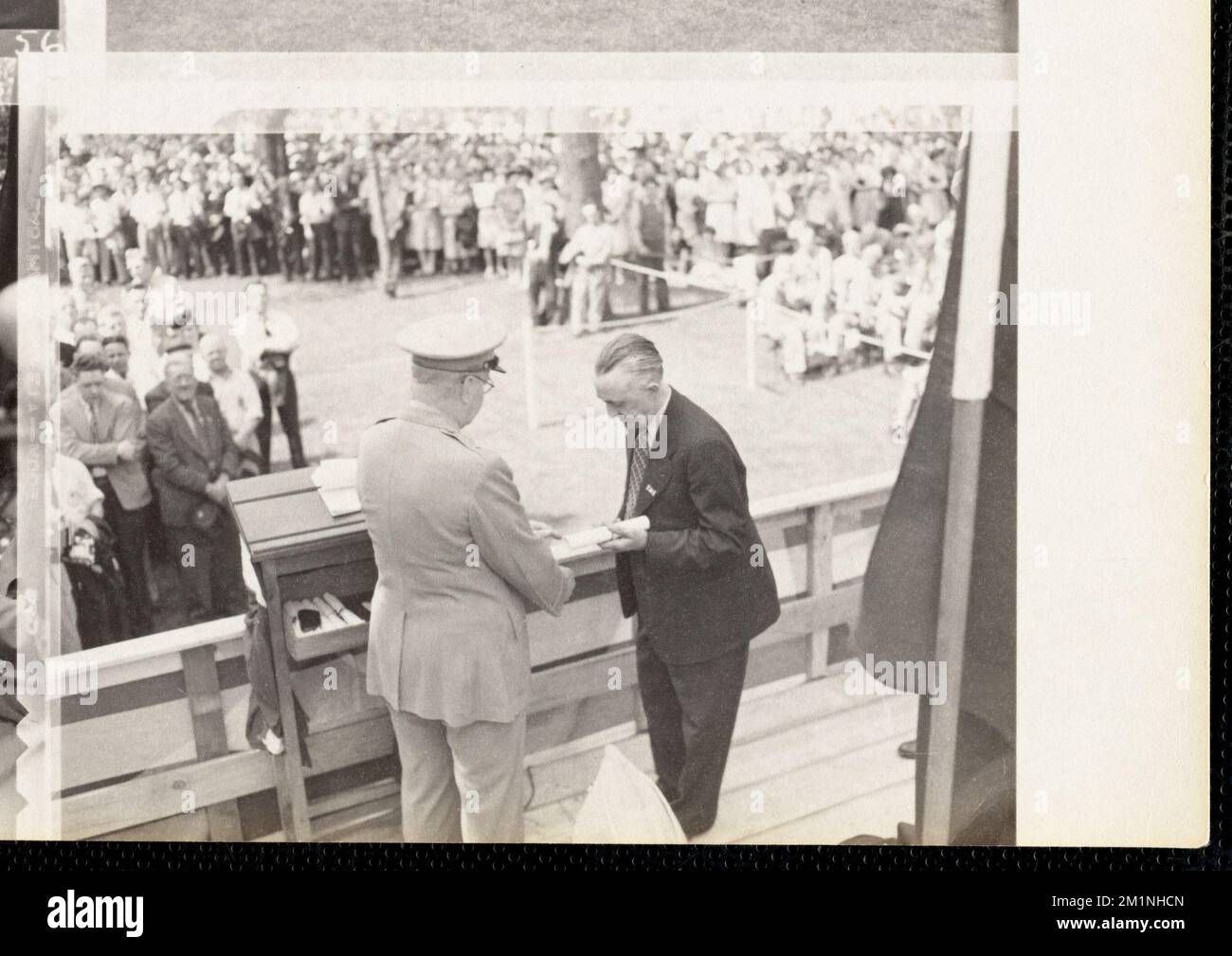 Auszeichnungen bei der Militärzeremonie, Militärpersonal, Militärparaden und -Zeremonien, Auszeichnungen, Watertown Arsenal Mass. Aufzeichnungen der USA Armee Einsatzbereit Stockfoto