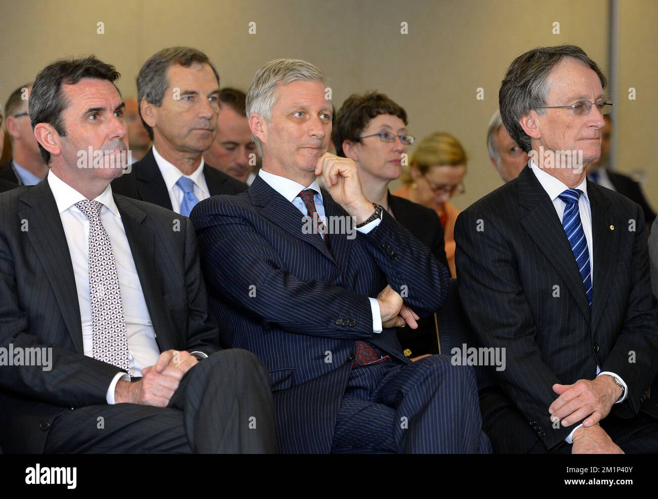 20121119 – PERTH, AUSTRALIEN: Peter Collier, Kronprinz Philippe von Belgien und Dr. Jim Gill, Foto an der Curtin Universität am zweiten Tag einer Wirtschaftsmission nach Australien und Neuseeland, Montag, den 19. November 2012. BELGA FOTO ERIC LALMAND Stockfoto