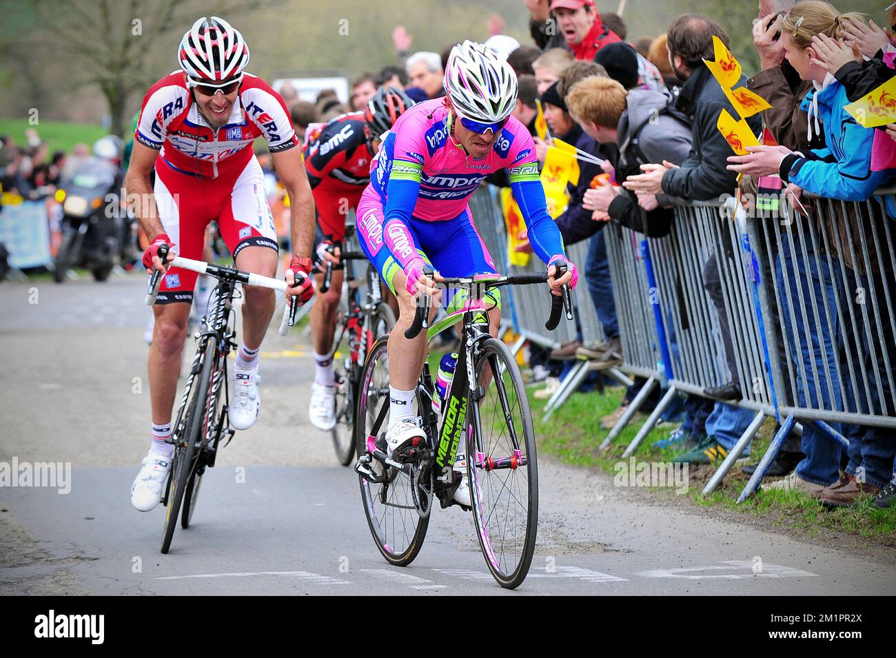 20130421 – LÜTTICH, BELGIEN: Italienischer Damiano Cunego von Team Lampre-Merida in Aktion auf der Mauer La Redoute während der 99.. Ausgabe des eintägigen Radrennen Lüttich-Bastogne-Lüttich, Sonntag, den 21. April 2013, in Lüttich. BELGA FOTO DAVID STOCKMAN Stockfoto