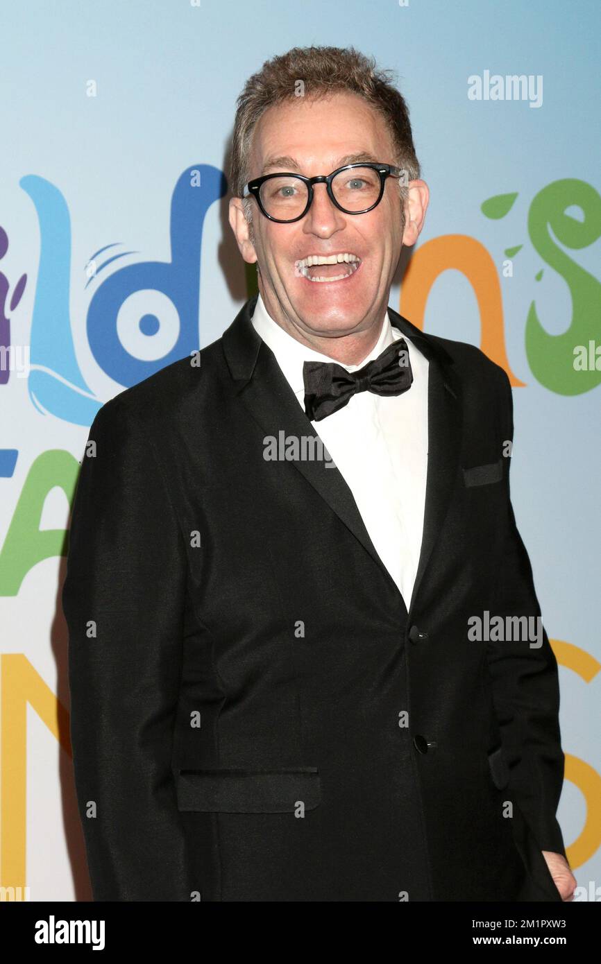 LOS ANGELES - 11. DEZ.: Tom Kenny bei den Emmy Awards 2022 für Kinder ...