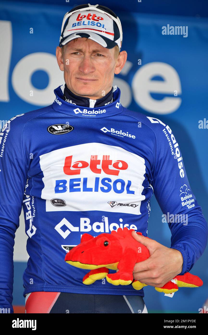 20130525 Uhr - LACS DE L'EAU D'HEURE, BELGIEN: Deutscher Andre Greipel von Lotto - Belisol feiert auf dem Podium nach der vierten Etappe des Radrennen der Belgium Tour, 164,3km km von und nach Lacs de l'Eau d'Heure, Samstag, 25. Mai 2013. BELGA FOTO DAVID STOCKMAN Stockfoto