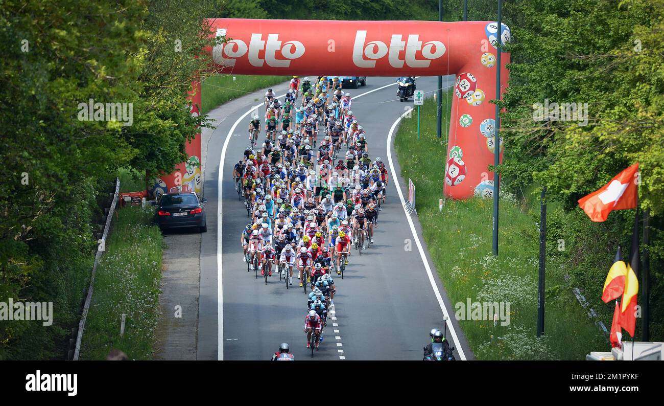 20130525 Uhr - LACS DE L'EAU D'HEURE, BELGIEN: Abbildung zeigt die Radfahrer während der vierten Etappe des Radrennen der Belgium Tour, 164,3km km von und nach Lacs de l'Eau d'Heure, Samstag, 25. Mai 2013. BELGA FOTO DAVID STOCKMAN Stockfoto