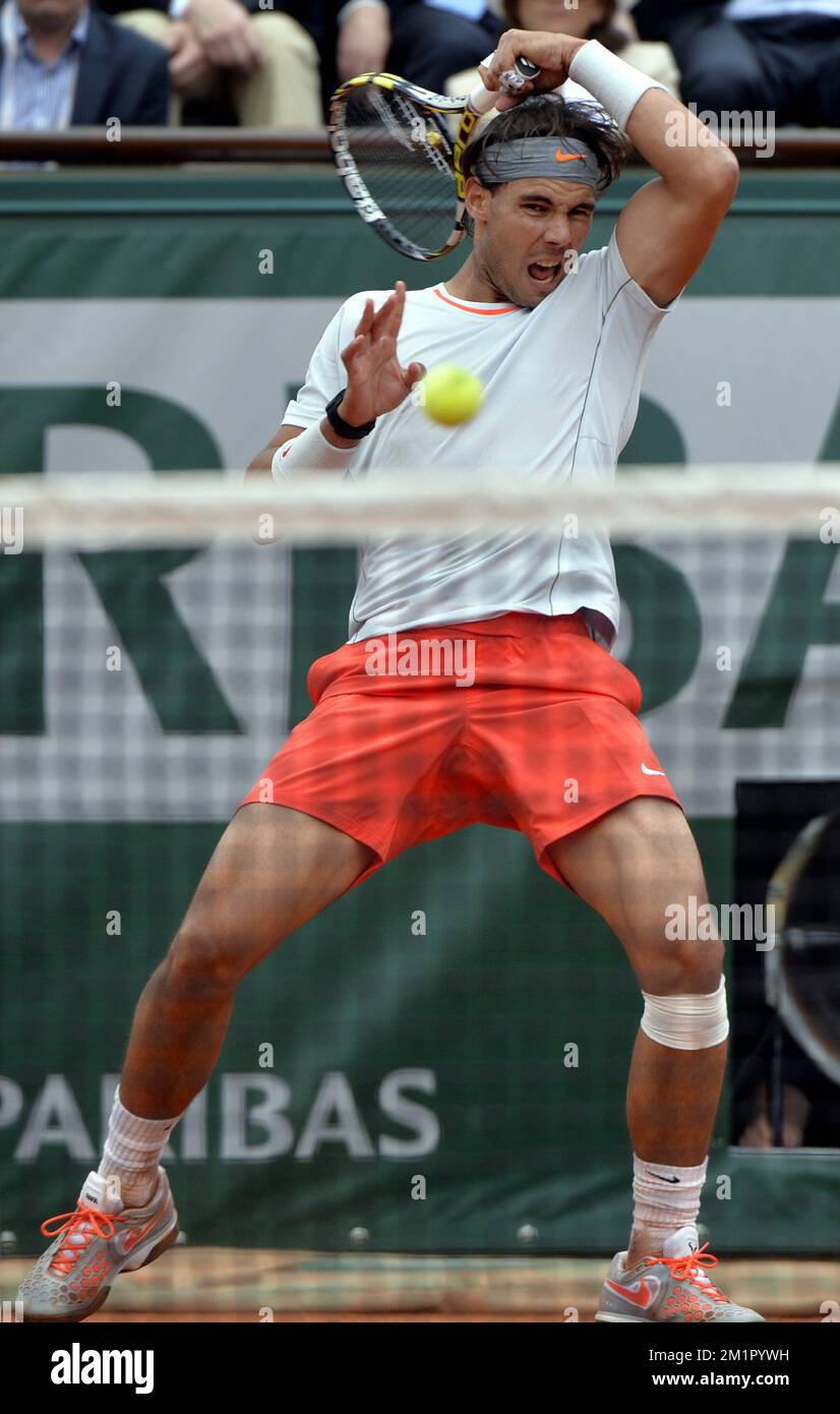 20130527 – PARIS, FRANKREICH: Rafael Nadal aus Spanien in Aktion während des Spiels zwischen Rafael Nadal aus Spanien und Daniel Brands aus Deutschland in der ersten Runde des Roland Garros 2013-Turniers der französischen Tennis Open am Montag, den 27. Mai 2013, im Roland Garros-Stadion in Paris. Das Tennisturnier Roland Garros Grand Slam findet vom 21. Mai bis 09. Juni 2013 statt. BELGA FOTO ERIC LALMAND Stockfoto