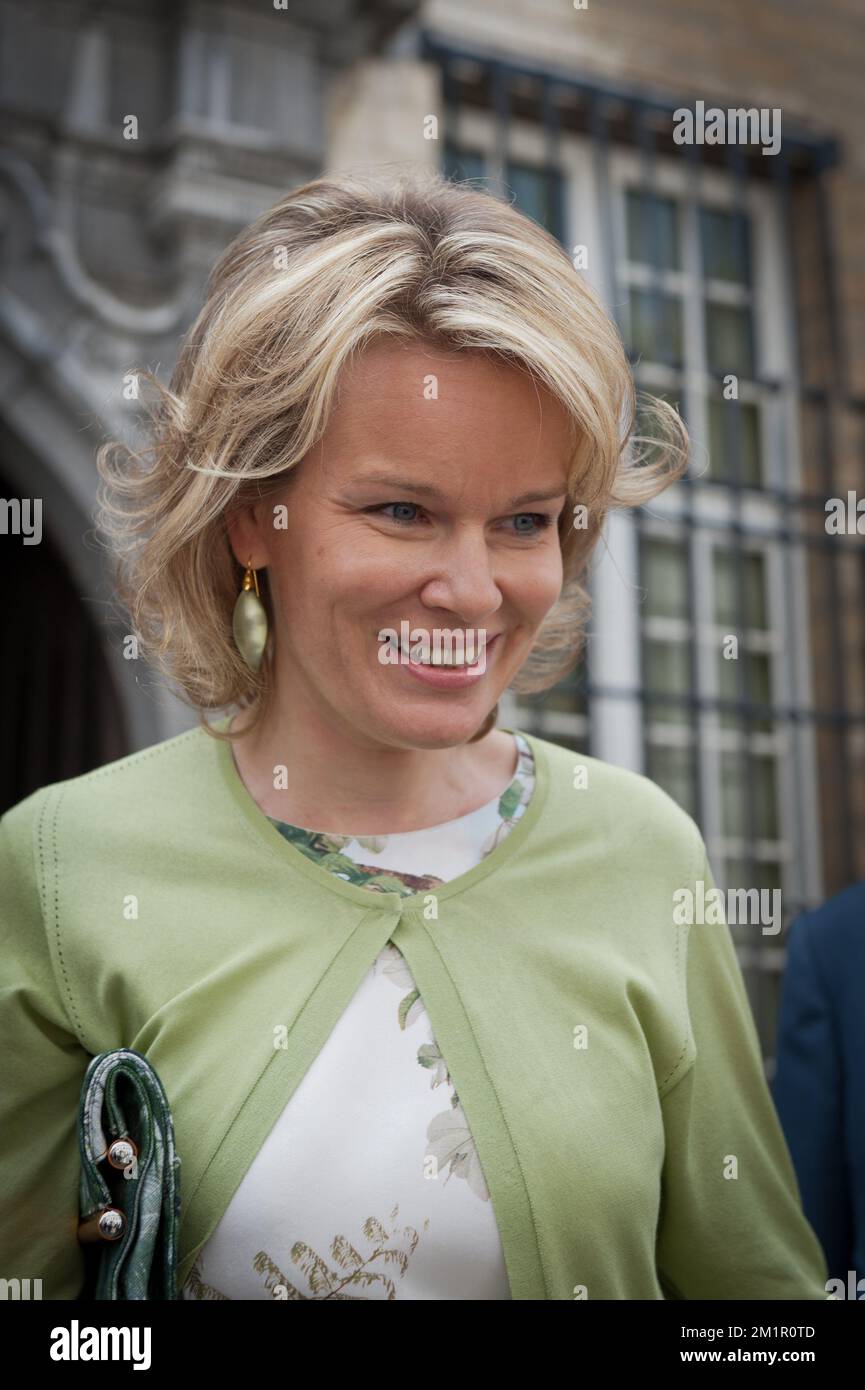 Prinzessin Mathilde von Belgien, abgebildet nach einem königlichen Besuch im „Het Gulden Cabinet“ - „The Golden Cabinet“ - „Le Cabinet d'Or“ Kunstausstellung im Rockoxhuis Museum in Antwerpen, Dienstag, 04. Juni 2013. BELGA FOTO JONAS ROOSENS Stockfoto