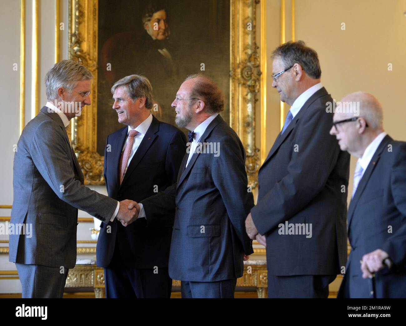 L-R, König Philippe - Filip von Belgien, Vorsitzender des Verfassungsgerichts Marc Bossuyt, Vorsitzender des Verfassungsgerichts Jean Spreutels, erster Präsident des höheren Gerichts (Kassation - Cassatie), Etienne Goethals und Generalstaatsanwalt des höheren Gerichts (Kassation - cassatie), Jean-Francois Leclercq, abgebildet bei einem Besuch des Prüfungsbüros (Cour des Comptes - Rekenhof) an den neuen König im Königspalast in Brüssel, Montag, den 22. Juli 2013. Gestern hat König Albert II. Den Thron zugunsten seines Sohnes, des neuen Königs Philippe, Filip, abgetreten. Stockfoto