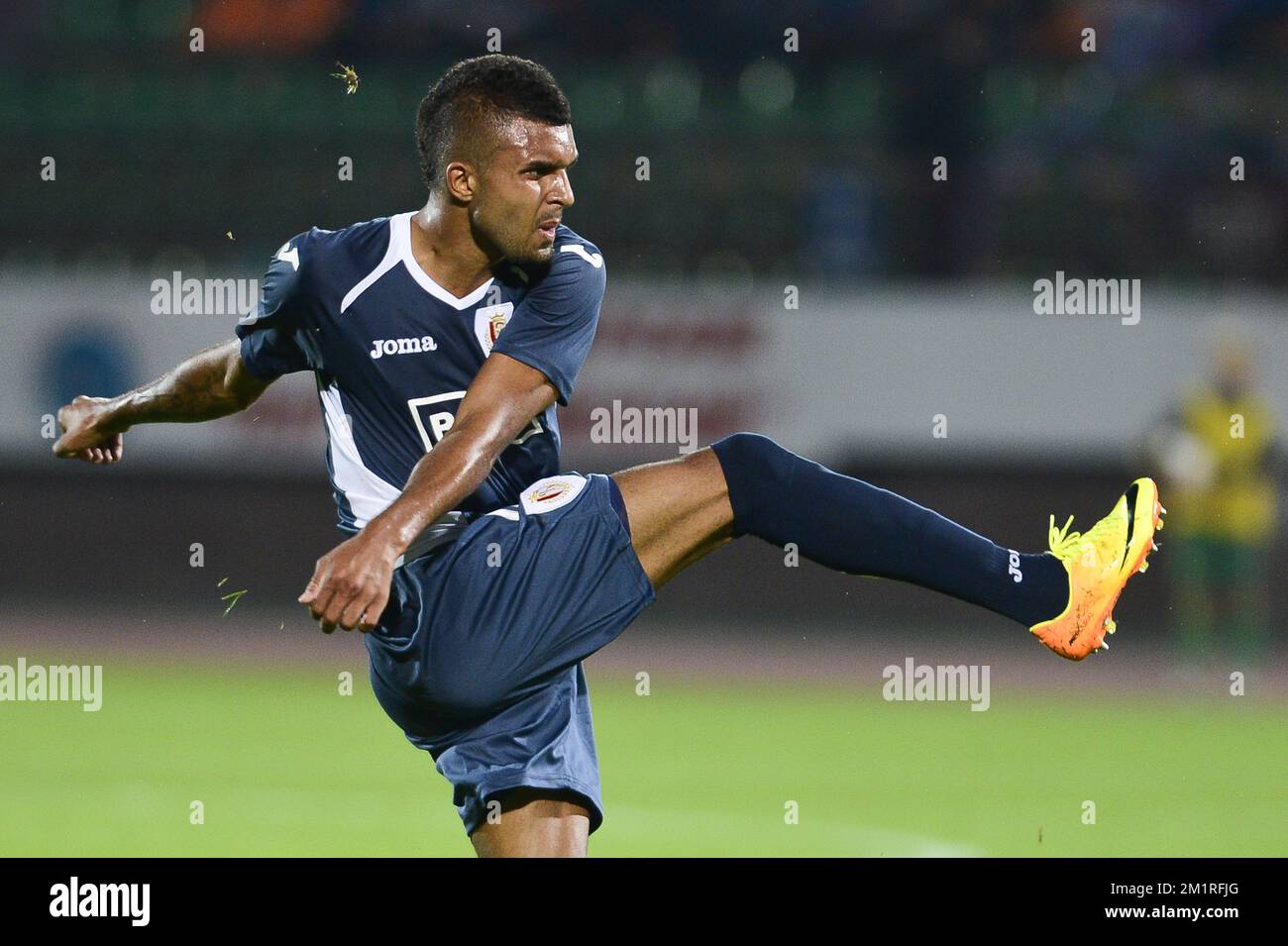 Frederic Bulot von Standard in Aktion während der ersten Etappe des Spiels der UEFA Europa League zwischen dem Fußballteam FC Minsk aus Belarus und dem belgischen Fußballteam Standard de Liege aus der ersten Division in Minsk, Belarus, Donnerstag, den 22. August 2013. Stockfoto