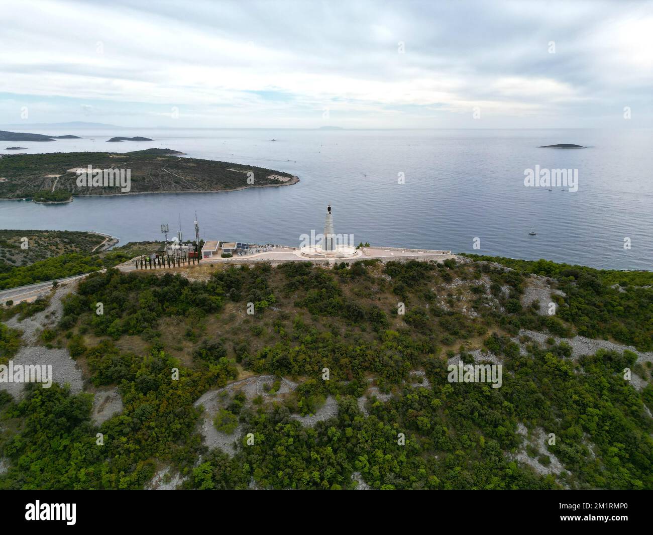 Die Statue unserer Lieben Frau von Loreto Primosten Kroatien Drohne aus der Vogelperspektive Stockfoto