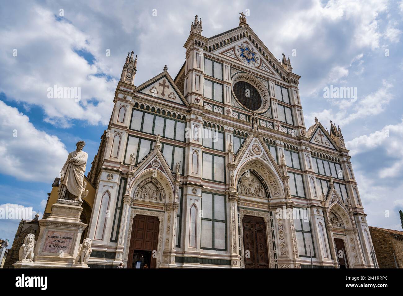 Fassade der Basilika Santa Croce di Firenze von der Piazza di Santa Croce in Florenz, Toskana, Italien Stockfoto