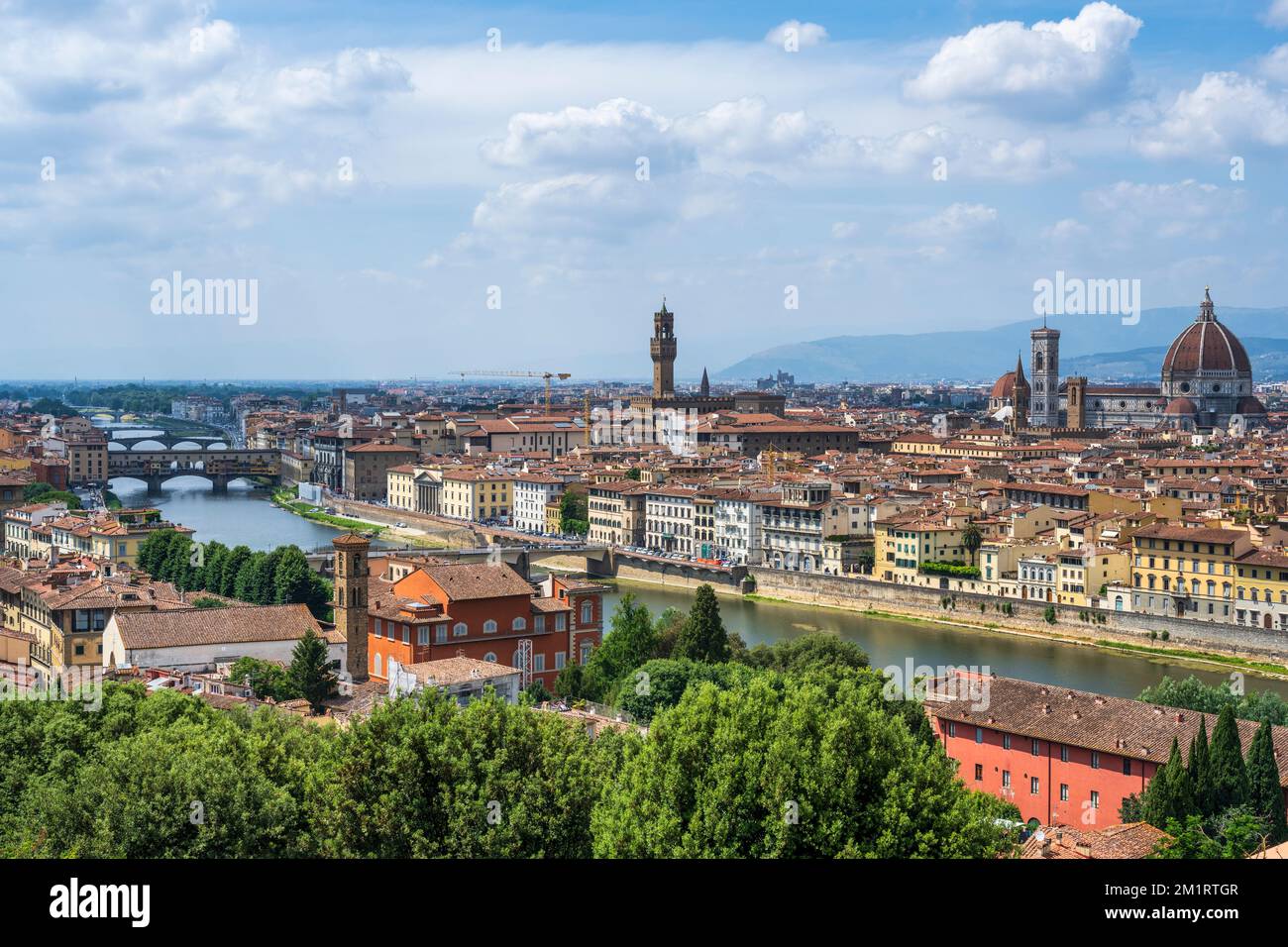 Skyline von Florenz von der Piazzale Michelangelo, einschließlich Ponte Vecchio, Palazzo Vecchio, Duomo und Campanile - Florenz, Toskana, Italien Stockfoto