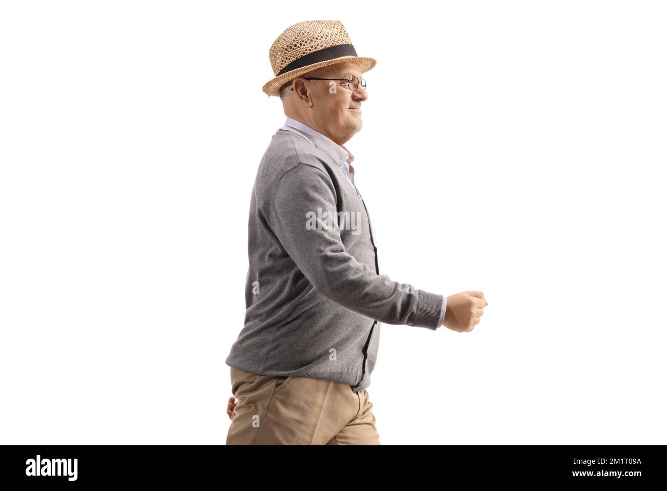 Profilaufnahme eines älteren Herrn, der isoliert auf weißem Hintergrund läuft Stockfoto