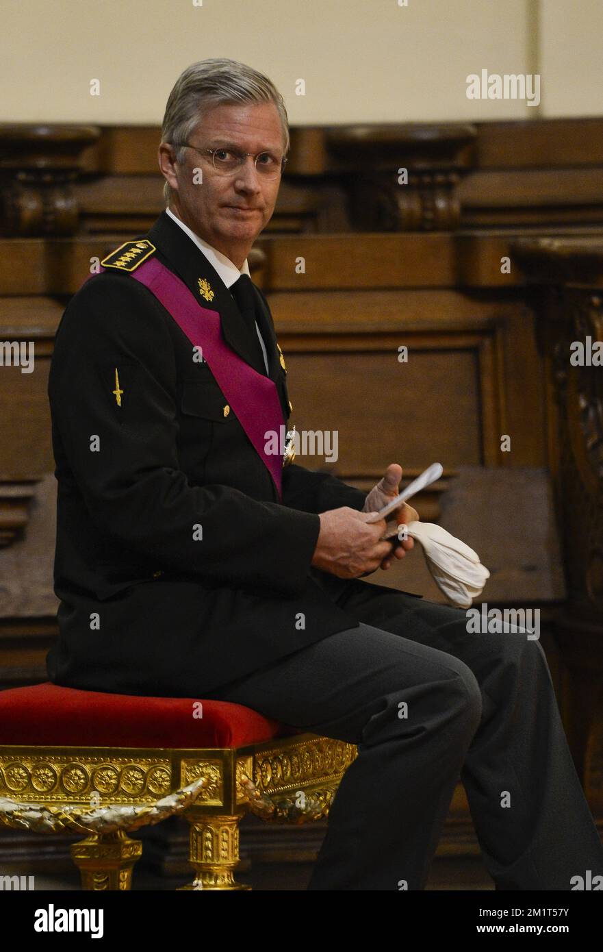 20131111 - BRÜSSEL, BELGIEN: König Philippe - Filip von Belgien, abgebildet auf der feierlichen Einweihung der Embleme mit glorreichen Zitaten der belgischen Armee in der Kirche St. Jacques-sur-Coudenberg (Kerk van Sint-Jacob-op-Koudenberg - Eglise Saint-Jacques sur Coudenberg) in Brüssel, Montag, den 11. November 2013. BELGA FOTO LAURIE DIEFFEMBACQ Stockfoto