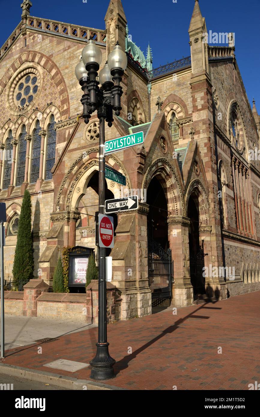 Straßenlaterne und Straßenschild vor Old South Church, Boylston Street, Copley Square, Back Bay, Boston, Massachusetts, USA Stockfoto
