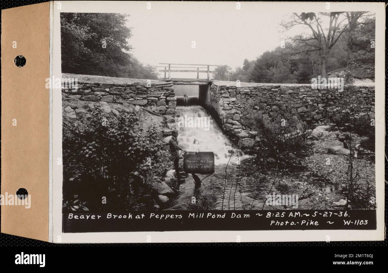 Beaver Brook am Pepper's Mill Pond Damm, Ware, Mass., 8:25 UHR, 27. Mai, 1936 , Wasserwerke, Immobilien, Bäche, Wassereinzugsgebiete, Hygienebedingungen, Überschwemmt Naturereignisse, Dämme hydraulische Strukturen Stockfoto