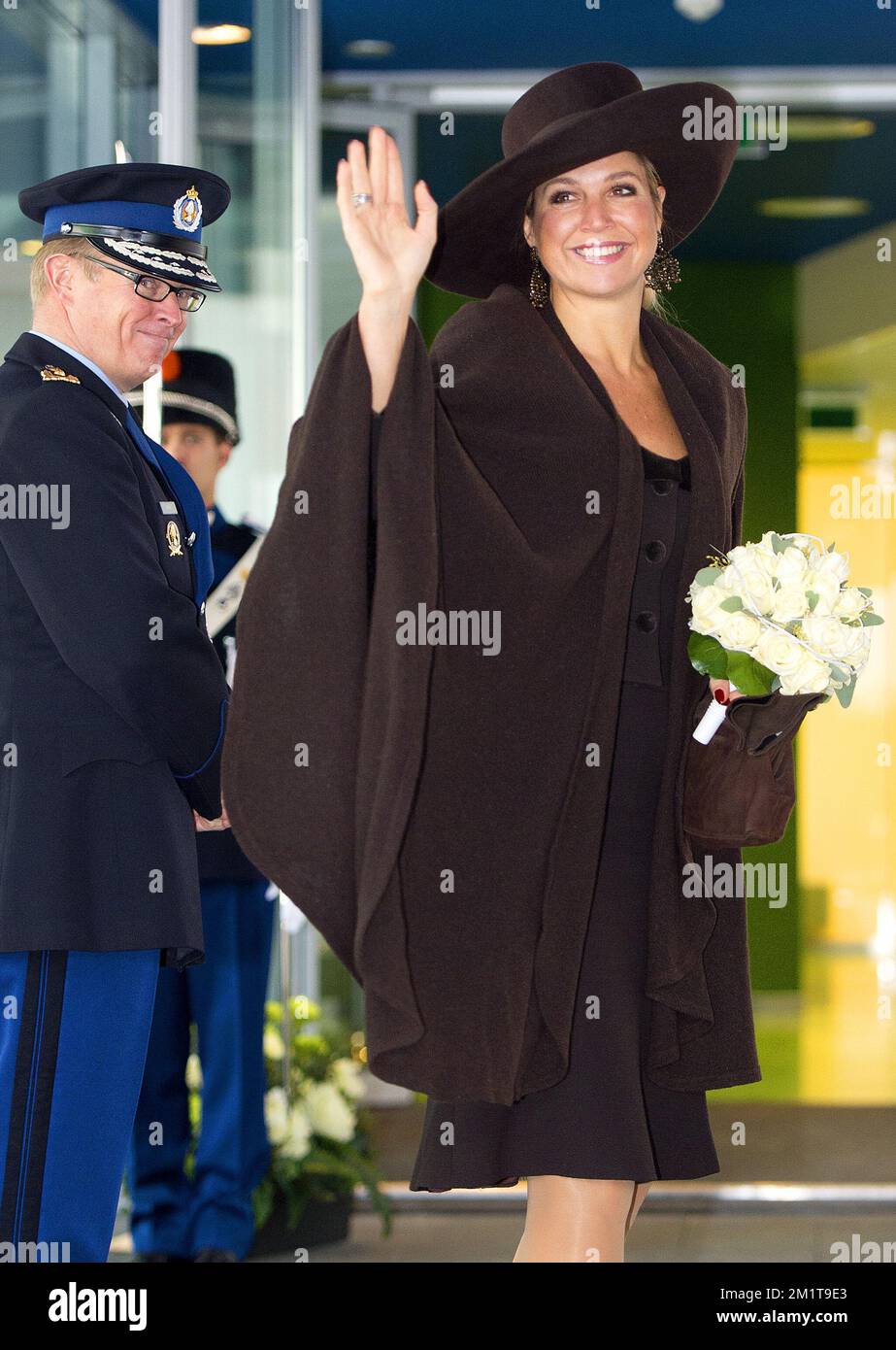 BADHOEVEDORP - NIEDERLANDE 26-11-2013 Queen Maxima öffnet den Militärstützpunkt Queen Maxima in Schiphol . ROBIN UTRECHT Stockfoto