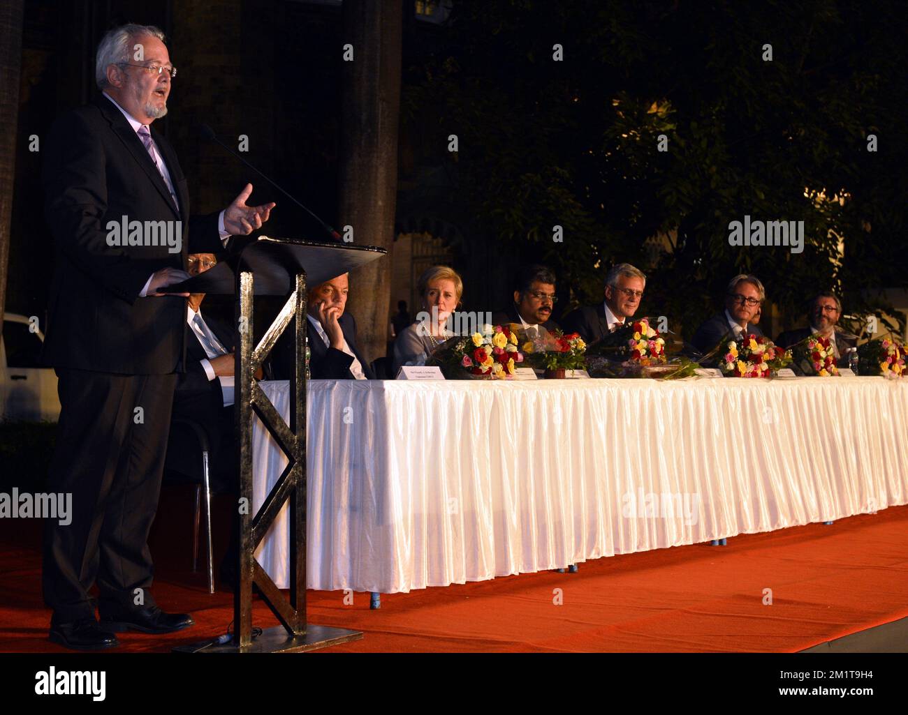 20131127 – MUMBAI, INDIEN: Präsident der Hafenbehörde von Antwerpen, Port Alderman, stellvertretender Bürgermeister der Stadt Antwerpen. Marc Van Peel hält eine Rede bei der Eröffnungszeremonie der Ausstellung Flämische Meisterwerke aus Antwerpen im Chhatrapati Shivaji Maharaj Vastu Shangrahalaya (ehemals Prince of Wales Museum) in Mumbai, Indien, am Mittwoch, den 27. November 2013, am dritten Tag einer Wirtschaftsmission der belgischen Prinzessin Astrid nach Indien. BELGA FOTO ERIC LALMAND Stockfoto