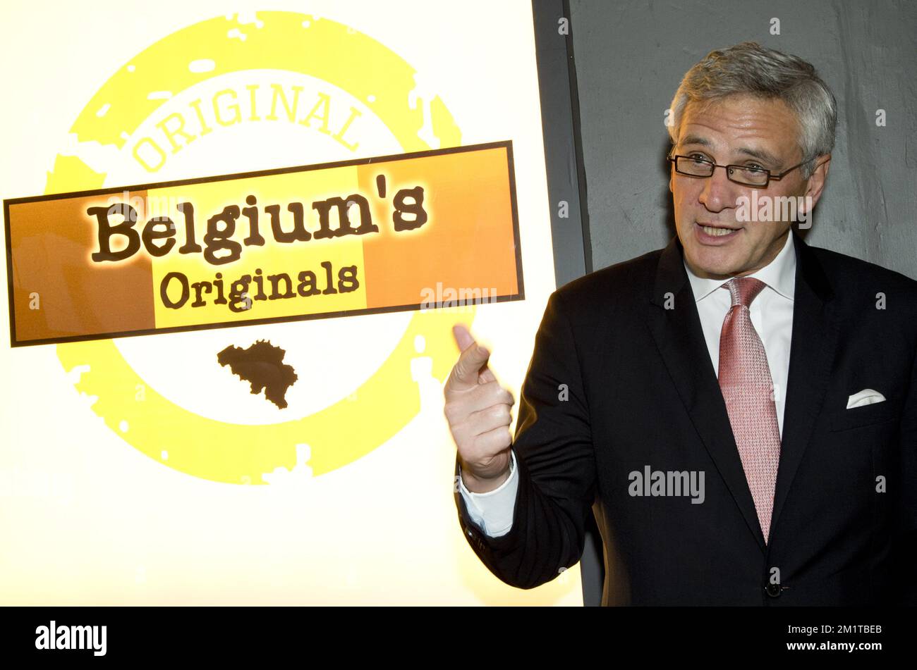 20131204 - HONGKONG, CHINA: Flämischer Ministerpräsident Kris Peeters hält anlässlich der Eröffnungsfeier des belgischen Restaurants Originals in Hongkong am zweiten Tag einer Wirtschaftsmission anlässlich der Veranstaltung "Hong Kong Business of Design Week (BoDW)" in Hongkong eine Rede. Sonderverwaltungsregion der Volksrepublik China, Mittwoch, 04. Dezember 2013. Zu Königin Mathilde von Belgien kommen Minister der verschiedenen Regionen. BELGA FOTO BENOIT DOPPPAGNE Stockfoto