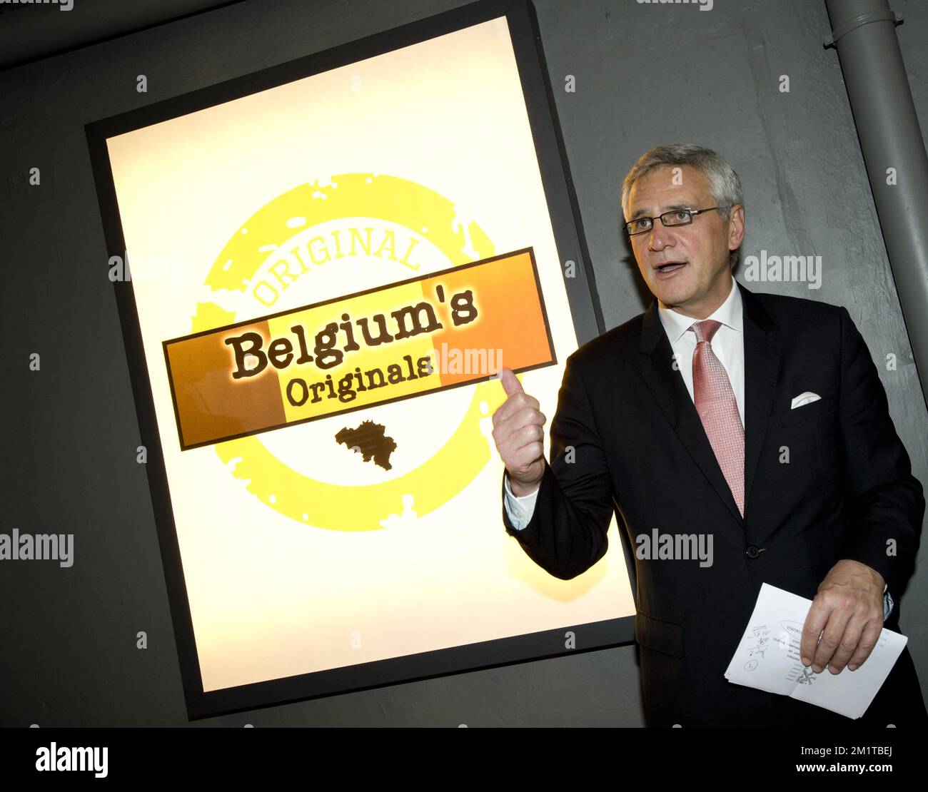 20131204 - HONGKONG, CHINA: Flämischer Ministerpräsident Kris Peeters hält anlässlich der Eröffnungsfeier des belgischen Restaurants Originals in Hongkong am zweiten Tag einer Wirtschaftsmission anlässlich der Veranstaltung "Hong Kong Business of Design Week (BoDW)" in Hongkong eine Rede. Sonderverwaltungsregion der Volksrepublik China, Mittwoch, 04. Dezember 2013. Zu Königin Mathilde von Belgien kommen Minister der verschiedenen Regionen. BELGA FOTO BENOIT DOPPPAGNE Stockfoto