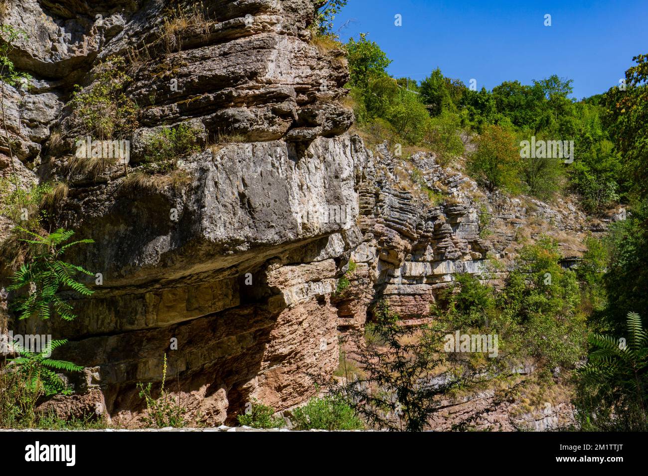 Sehen Sie geologische Formationen in der Boljetin River Gorge im Osten Serbiens Stockfoto