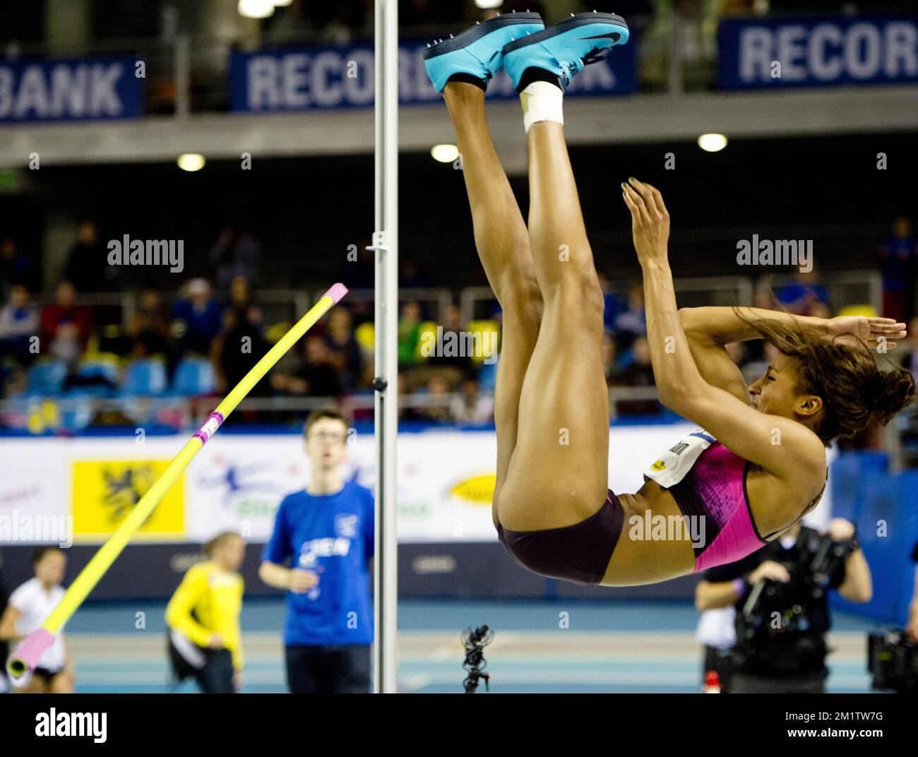 20140209 – GENT, BELGIEN: Belgischer Thiam Nafissatou, das während des Hochsprung-Wettbewerbs der Frauen auf dem Flanders Indoor IAAF Athletics Meeting am Sonntag, den 09. Februar 2014, in Gent abgebildet wurde. BELGA FOTO BENOIT DOPPPAGNE Stockfoto