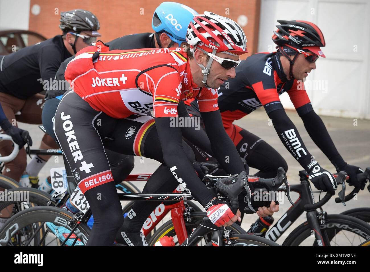 Belgischer Kenny Dehaes von Lotto - Belisol in Aktion während der 69.. Ausgabe des Radrennen „Dwars Door Vlaanderen“, 200,8 km von Roeselare nach Waregem. Stockfoto