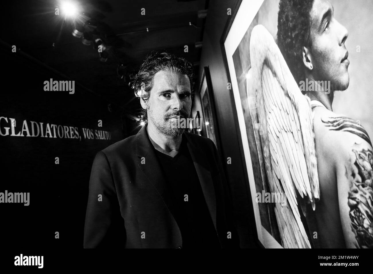 Der Fotograf Stephan Vanfleteren zeigte bei der Präsentation einer Fotoausstellung von Stephan Vanfleteren mit dem Titel "Les Diables - De Duivels" über die belgische Nationalfußballmannschaft Red Devils am Donnerstag, den 05. Juni 2014, im Museumsraum in der Botanik. Die Ausstellung dauert vom 06. Juni bis 17. August. Stockfoto