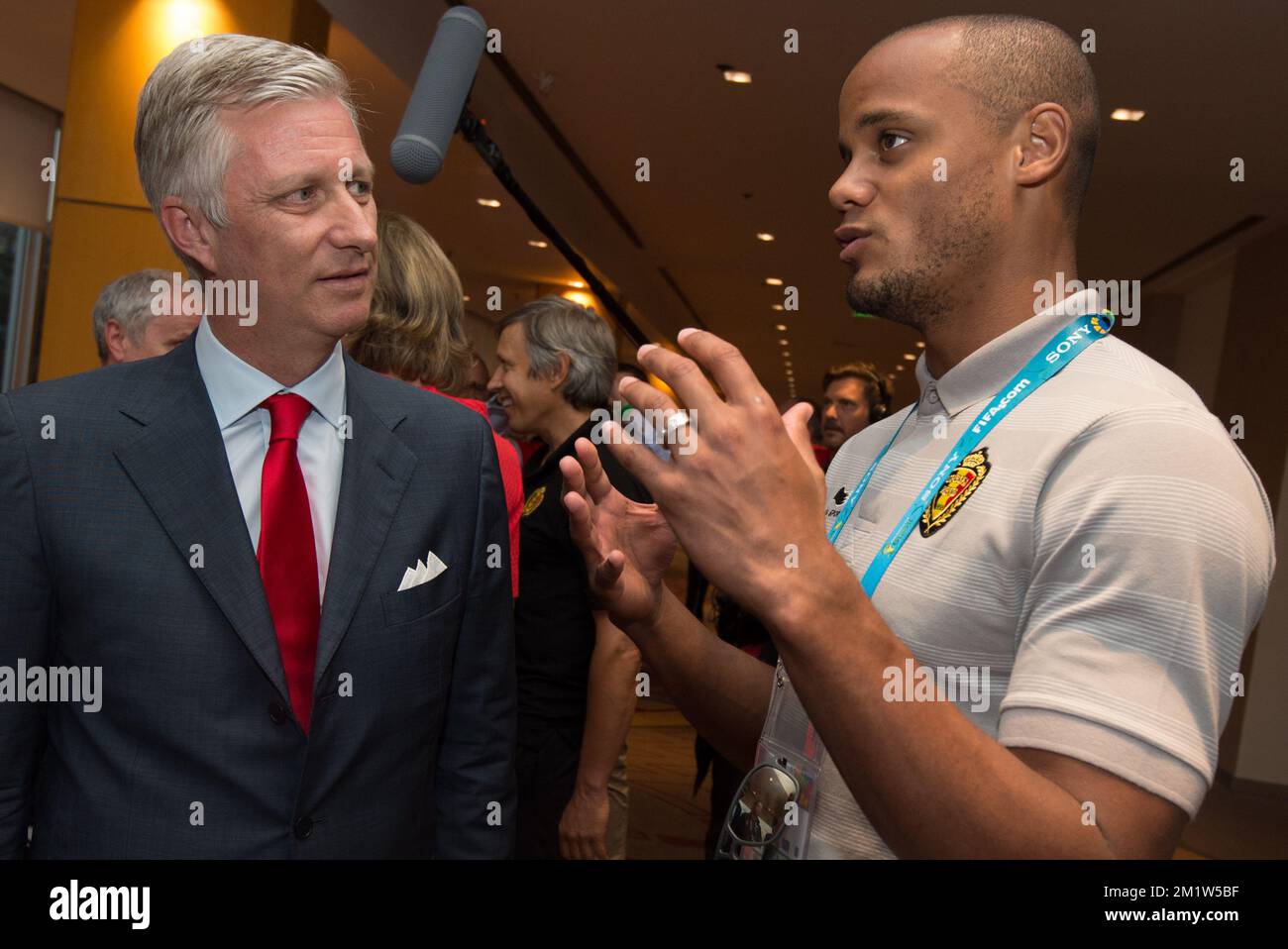 König Philippe - Filip von Belgien und Vincent Kompany, der Kapitän Belgiens, als königliches Paar und belgisches Team Red Devils ihr zweites Spiel über Russland gewannen, um sich für 1/8 Finals zu qualifizieren, in Rio de Janeiro, Brasilien, bei der FIFA-Weltmeisterschaft 2014, Sonntag, den 22. Juni 2014 Stockfoto
