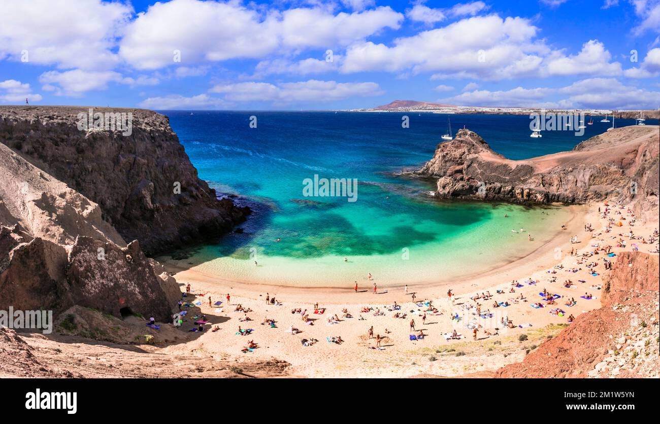 Lanzarorote Kanarische Inseln Strandlandschaft. Beliebter malerischer Papagayo-Strand im Süden nahe Playa Blanca Stockfoto