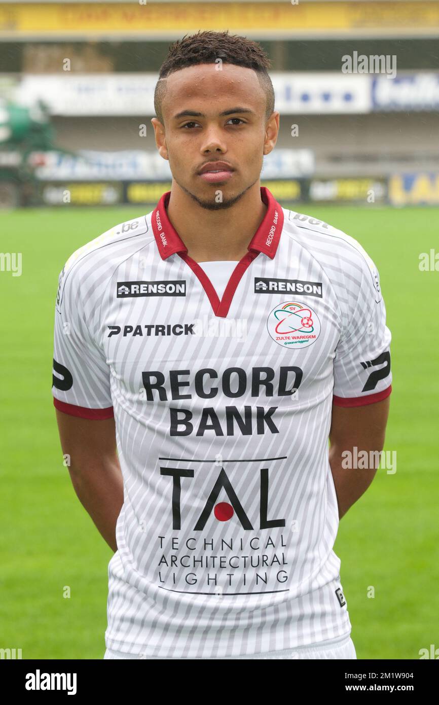 Theo Bongonda von SV Zulte Waregem posiert für den Fotografen während des Fotoshooting der ersten belgischen Fußballmannschaft SV Zulte Waregem in der Saison 2014-2015, Freitag, den 11. Juli 2014 in Waregem. Stockfoto