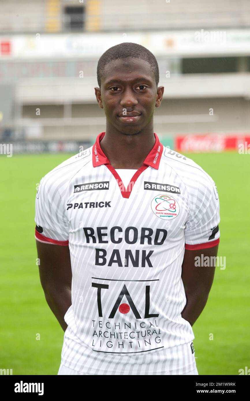 Yarouba Cissako von SV Zulte Waregem posiert für den Fotografen während des Fotoshooting des belgischen Fußballteams SV Zulte Waregem in der Saison 2014-2015, Freitag, den 11. Juli 2014 in Waregem. Stockfoto