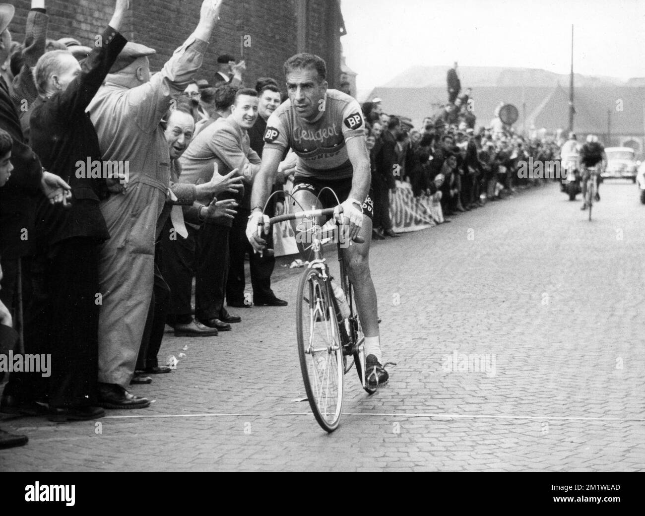 19610413 - OUGREE, BELGIEN (DOSSIER) : Dieses Dossier vom 13. April 1961 handelt von dem Radrennen Antwerpen-Ougree. Auf dem Bild: Der Gewinner Pino Cerami. BELGA FOTOARCHIV Stockfoto