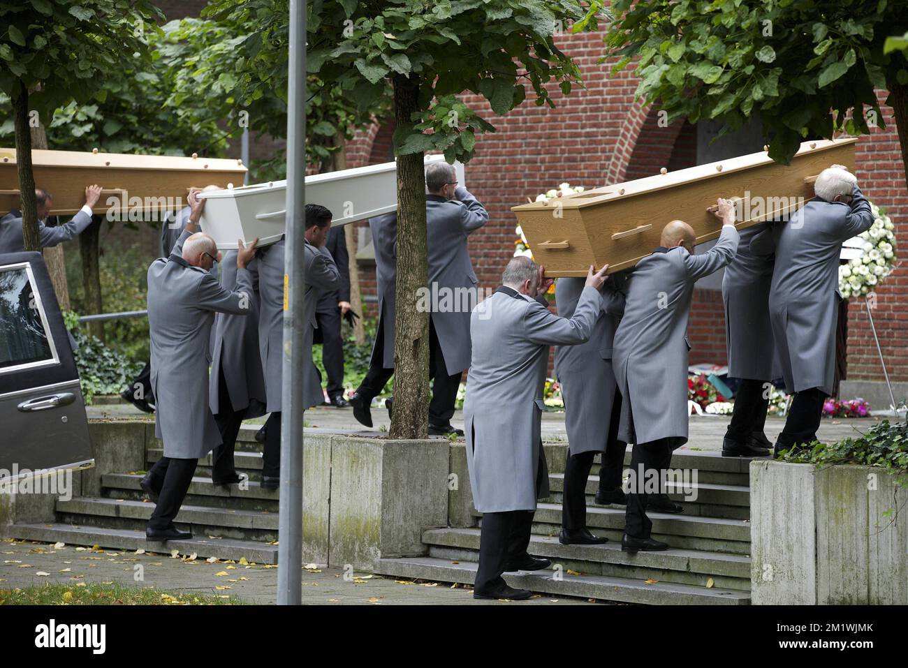 Das Bild zeigt die Beerdigungszeremonie am Donnerstag, den 09. Oktober 2014 in Brasschaat, der Familie Noreilde-Hakse, die beim Absturz eines Flugzeugs der Malaysia Airlines starb. Malaysia Airlines Boeing 777 Flug MH17 mit 298 Personen stürzte am 17. Juli 2014 in der Nähe der russischen Grenze in der Ukraine ab. Unter den Opfern waren 4 Belgier und 193 Menschen aus den Niederlanden. Stockfoto